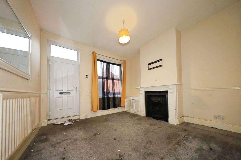 Property photo 3 of 18