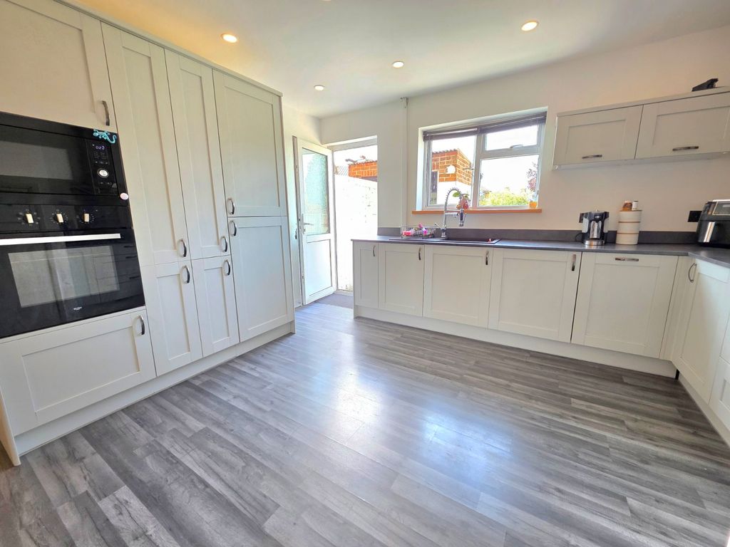 Property photo 3 of 13 Kitchen Area