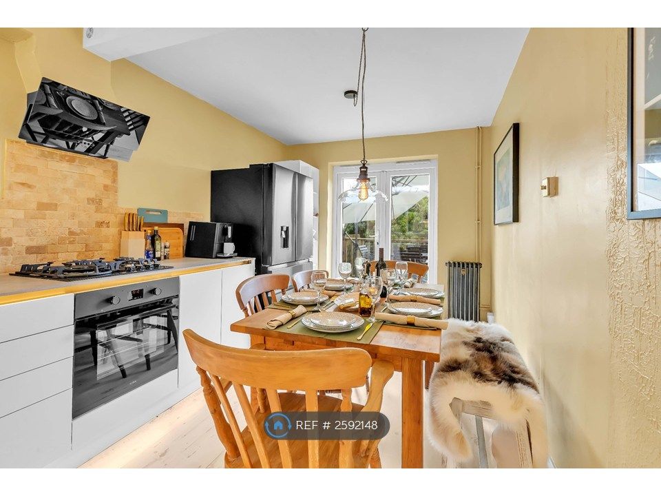 Property photo 1 of 11 Kitchen