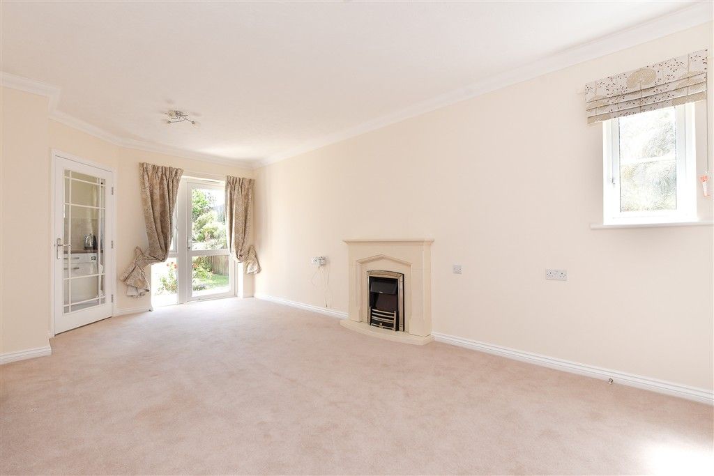 Property photo 1 of 14 Lounge