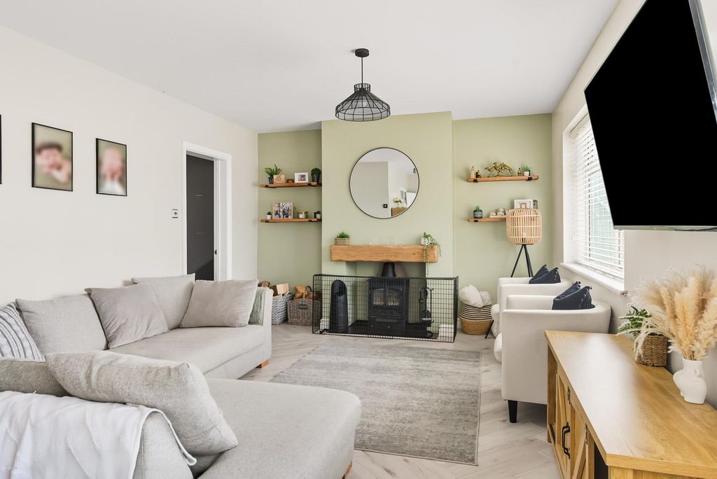 Property photo 2 of 25