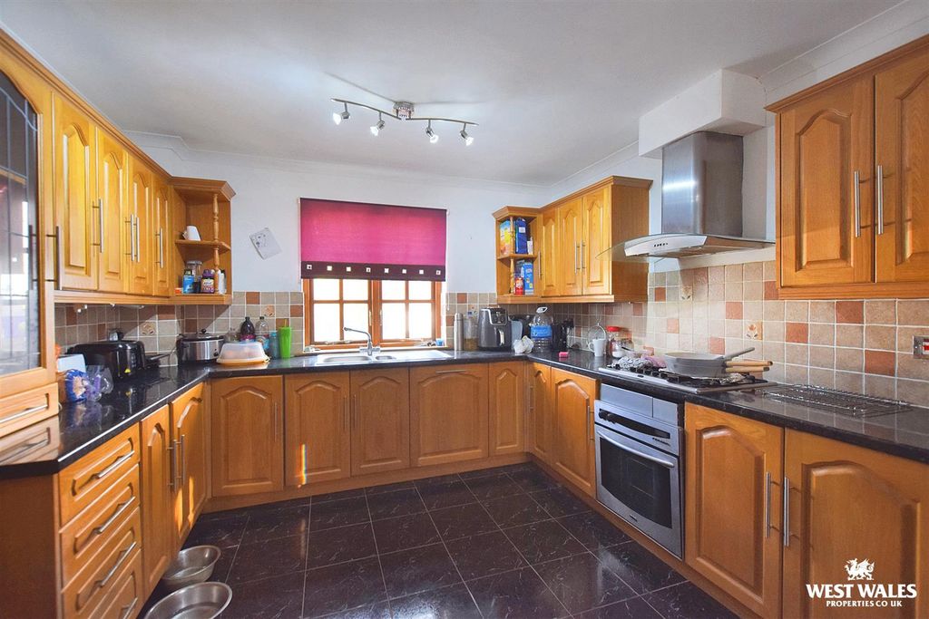 Property photo 2 of 22 Kitchen