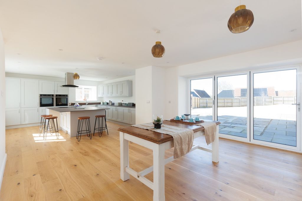 Property photo 3 of 18 4857833