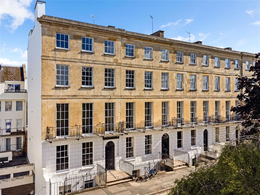 Property photo 1 of 9 Berkeley Place
