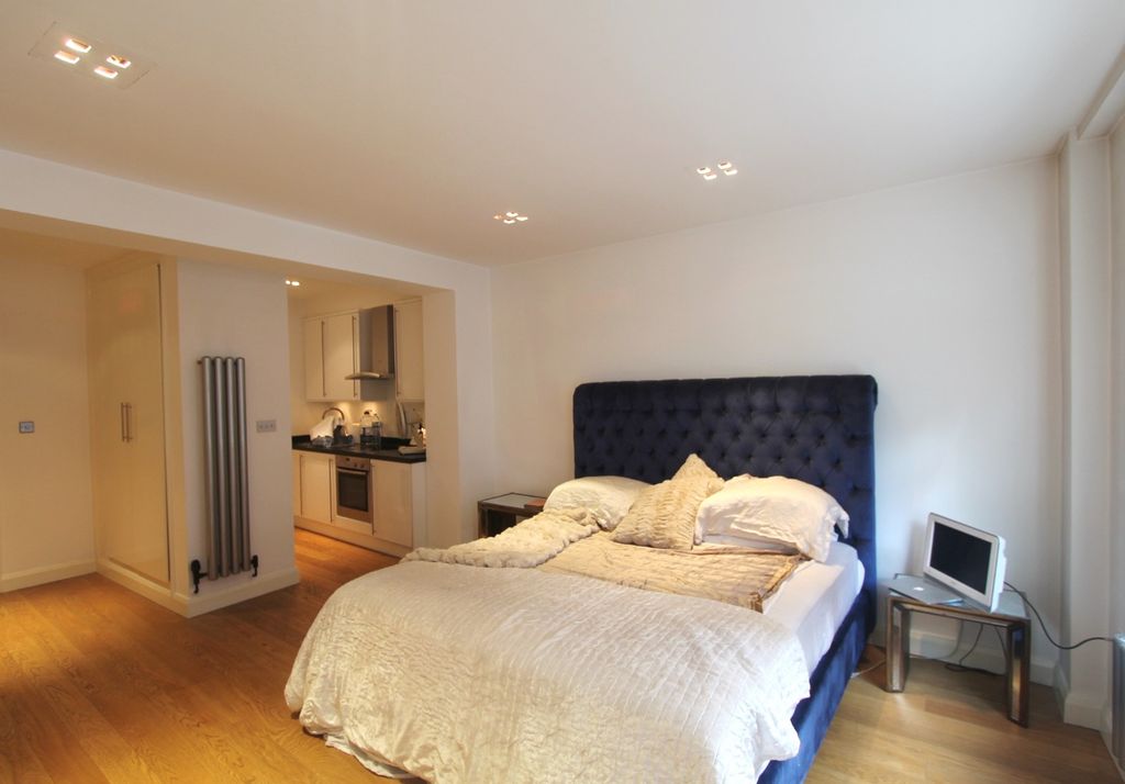 Property photo 3 of 5 953574