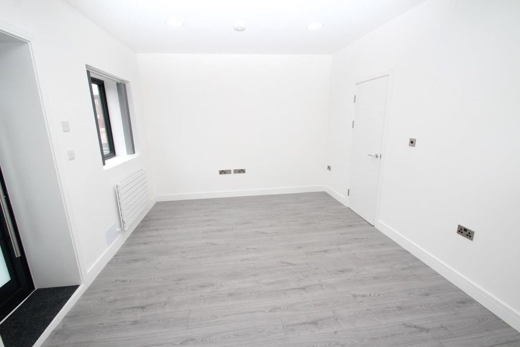 Property photo 2 of 8 O_1F0F5Hrrfo1P14Pemtqdop1Qs5R.Jpg