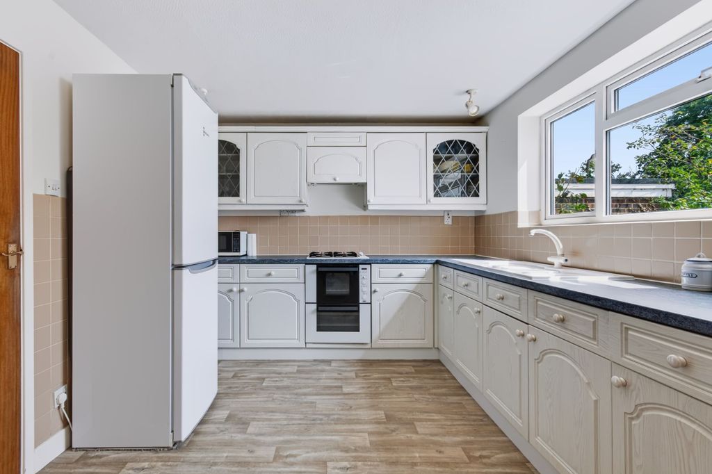 Property photo 2 of 16 Kitchen