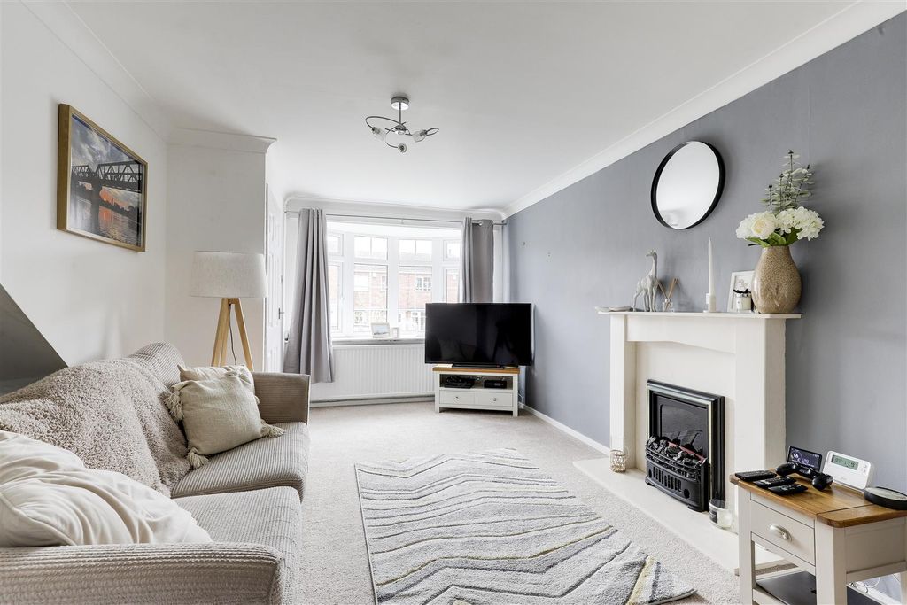 Property photo 3 of 12 512.Jpg