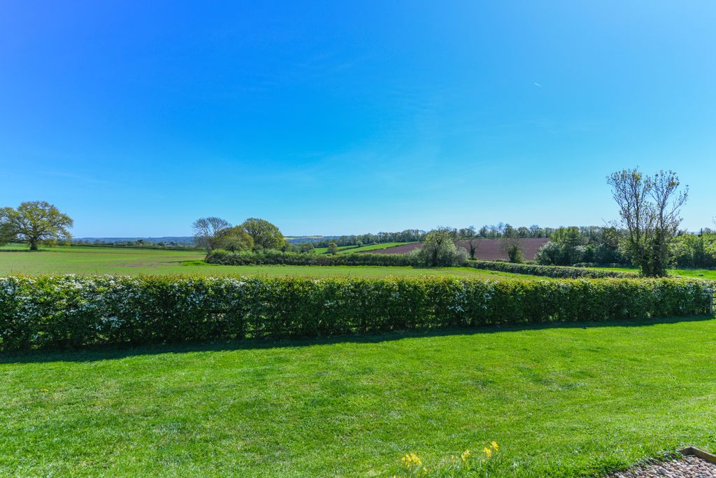 Property photo 2 of 31