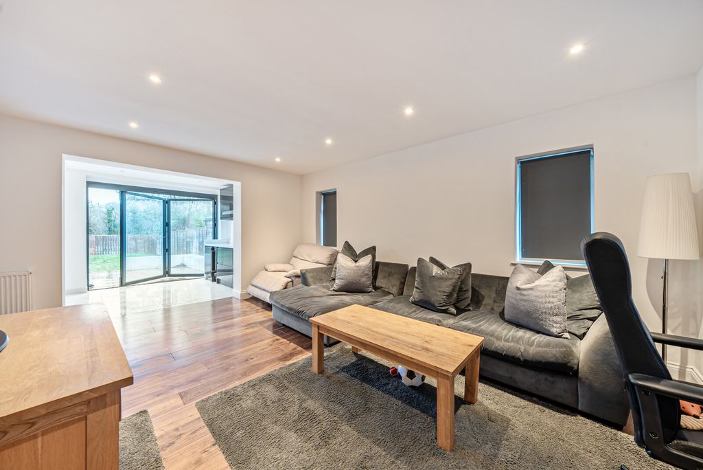 Property photo 3 of 15 1398026-7-6969078...