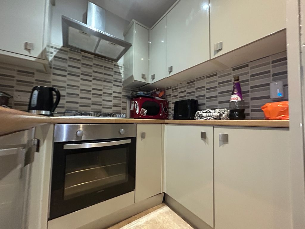 Property photo 3 of 7 Llanbleddian Kitchen2