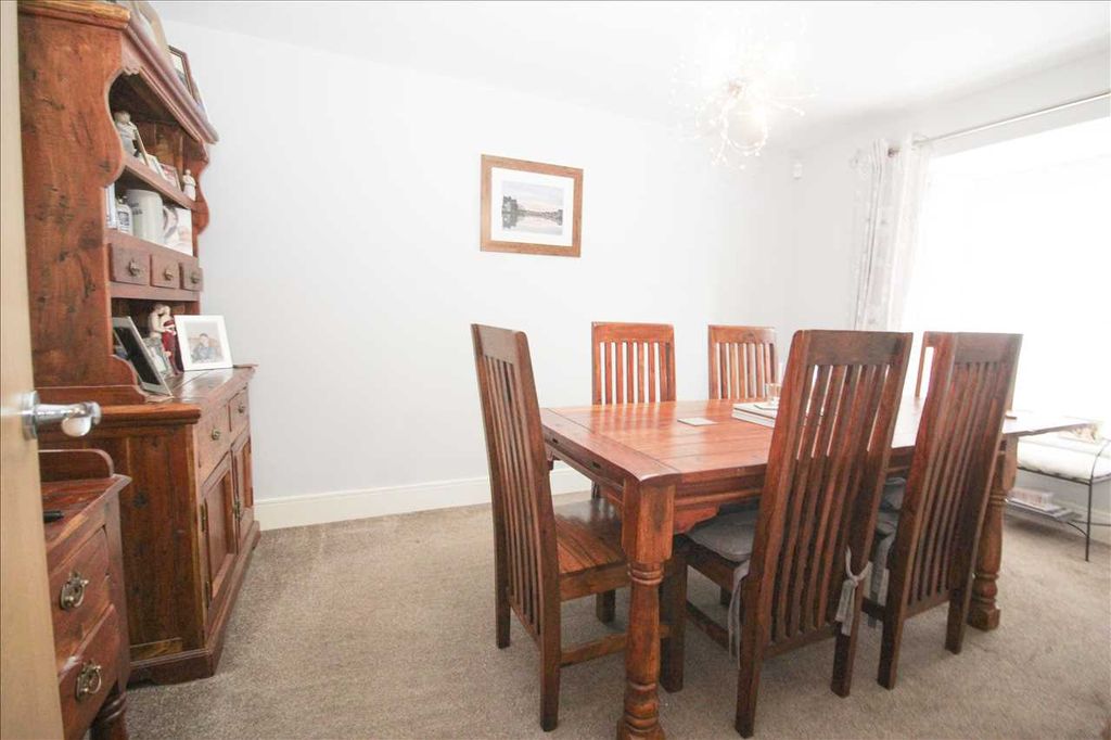 Property photo 3 of 11 Dining Room