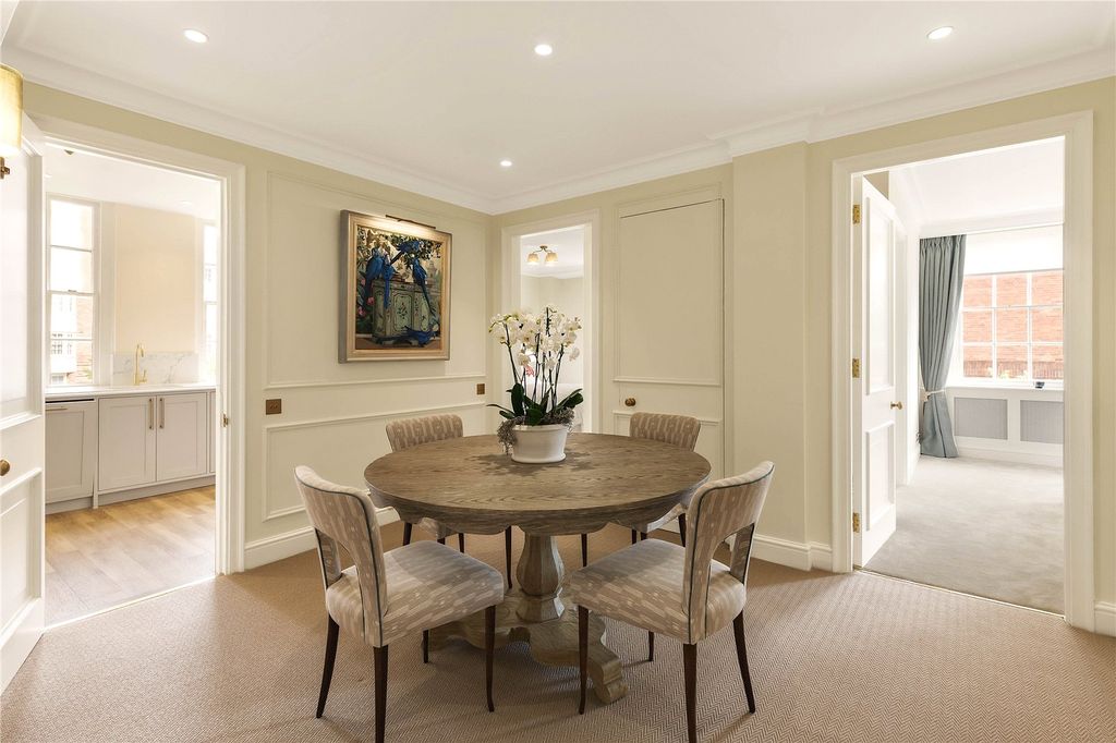 Property photo 2 of 12 Dining Area
