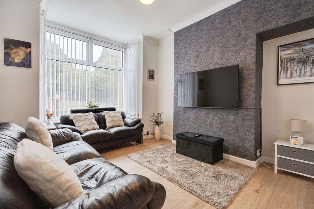 Property photo 2 of 17 Photo