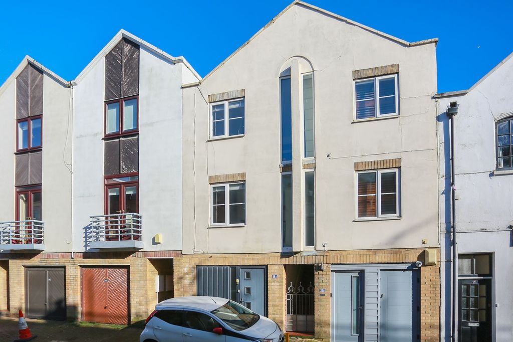 Property photo 1 of 22