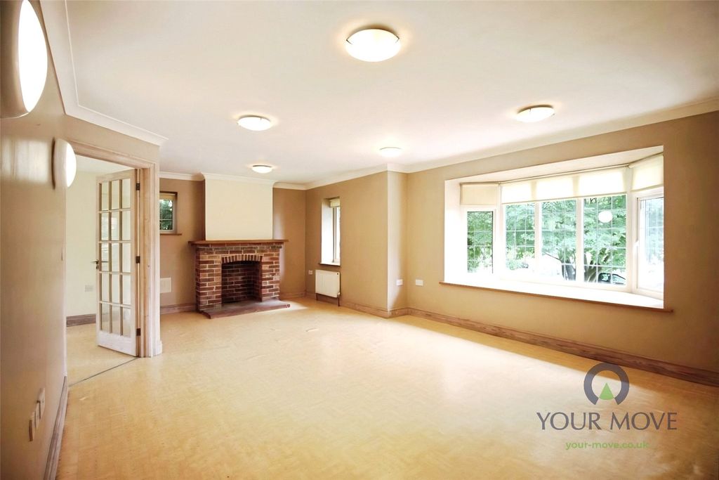 Property photo 3 of 15 Lounge