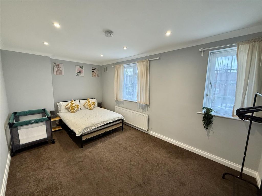 Property photo 3 of 12 4653142