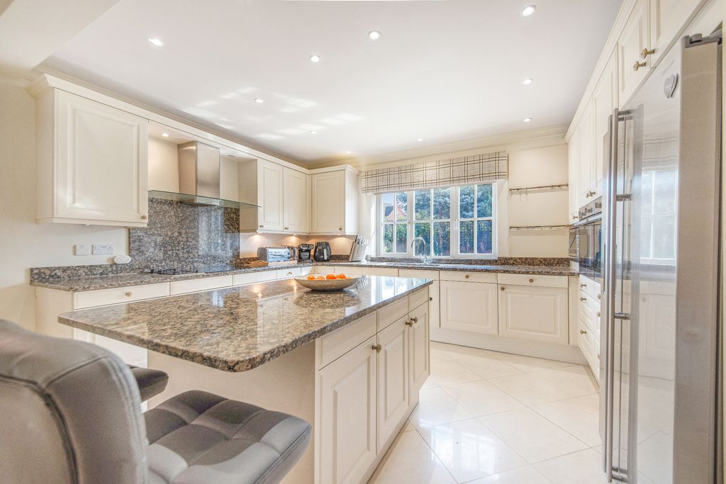 Property photo 2 of 21