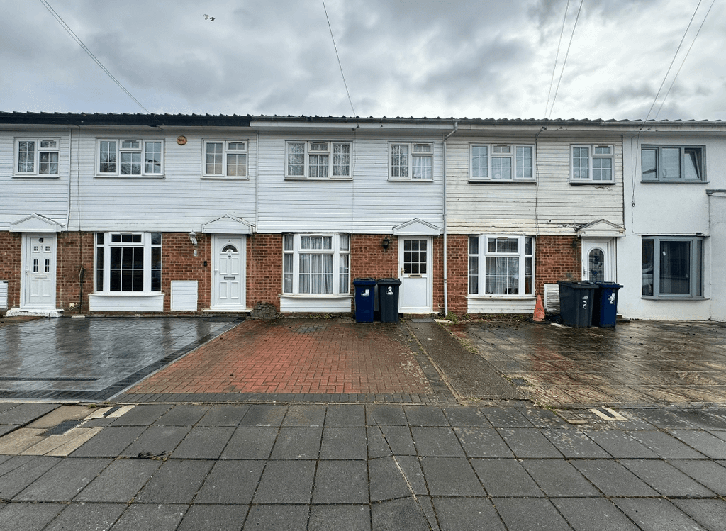 Property photo 1 of 9 3 Bed Terraced House To Rent Bixley Close, Southall Ub2