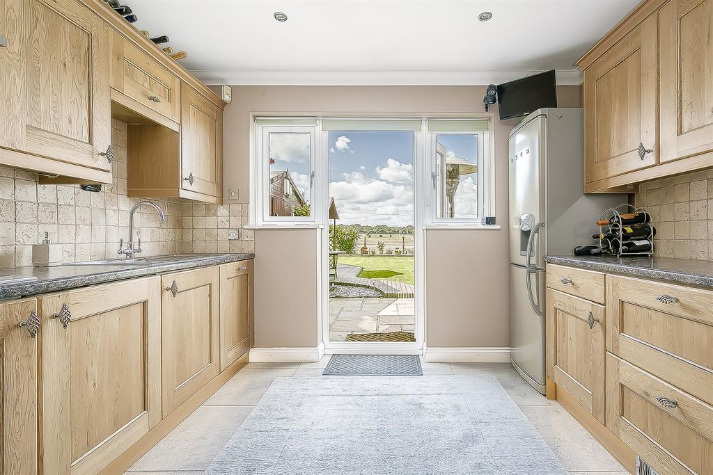 Property photo 3 of 32 House-Rookery-Way-Lower-Kingswood-134.Jpg