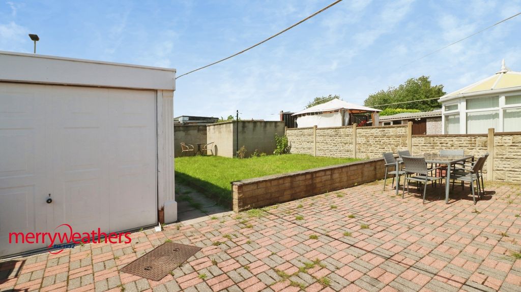 Property photo 3 of 11 External
