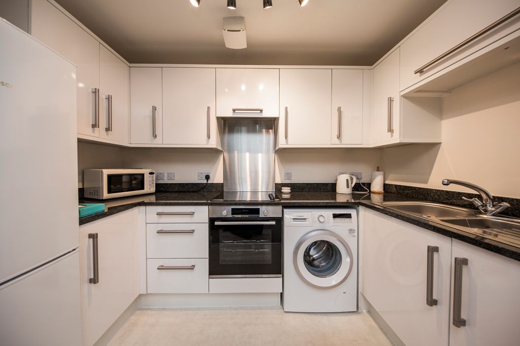 Property photo 3 of 17 Kitchen