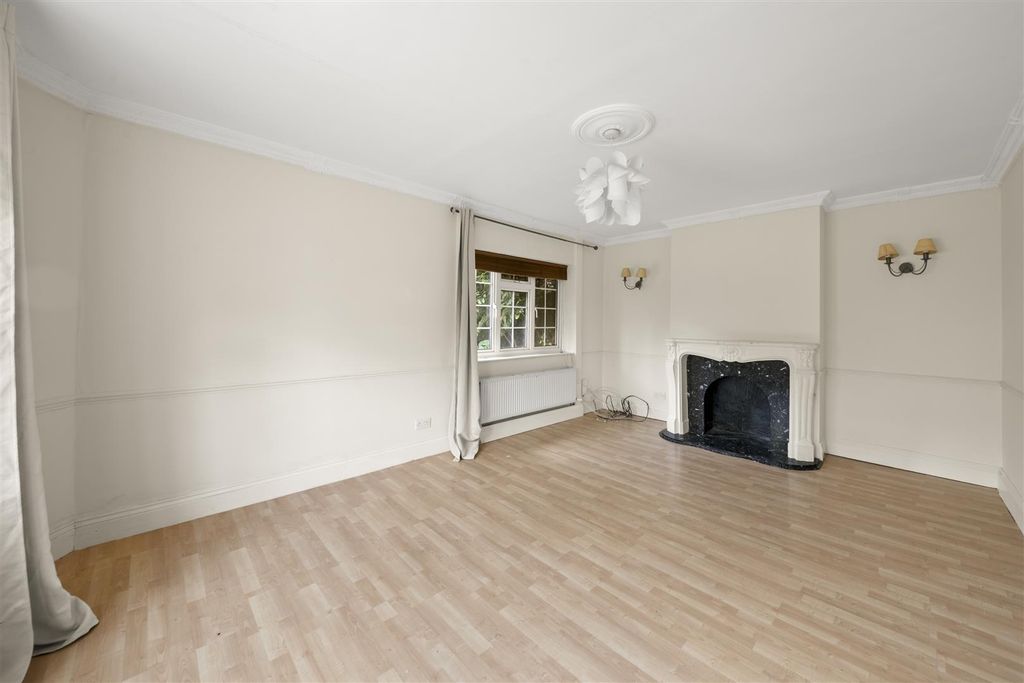 Property photo 2 of 18 1