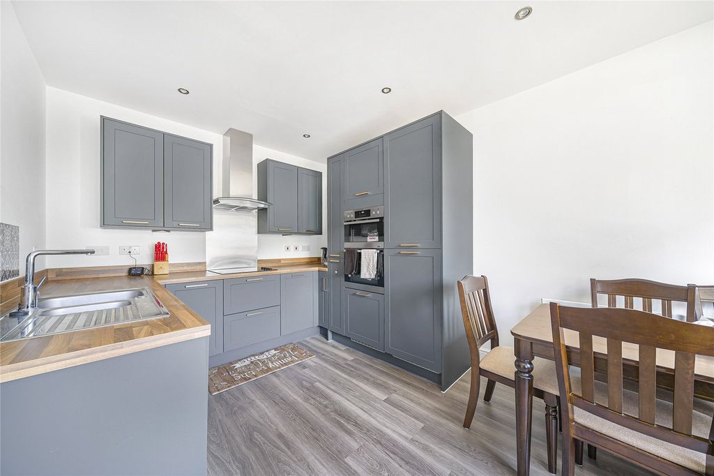 Property photo 3 of 22 Kitchen/Dining