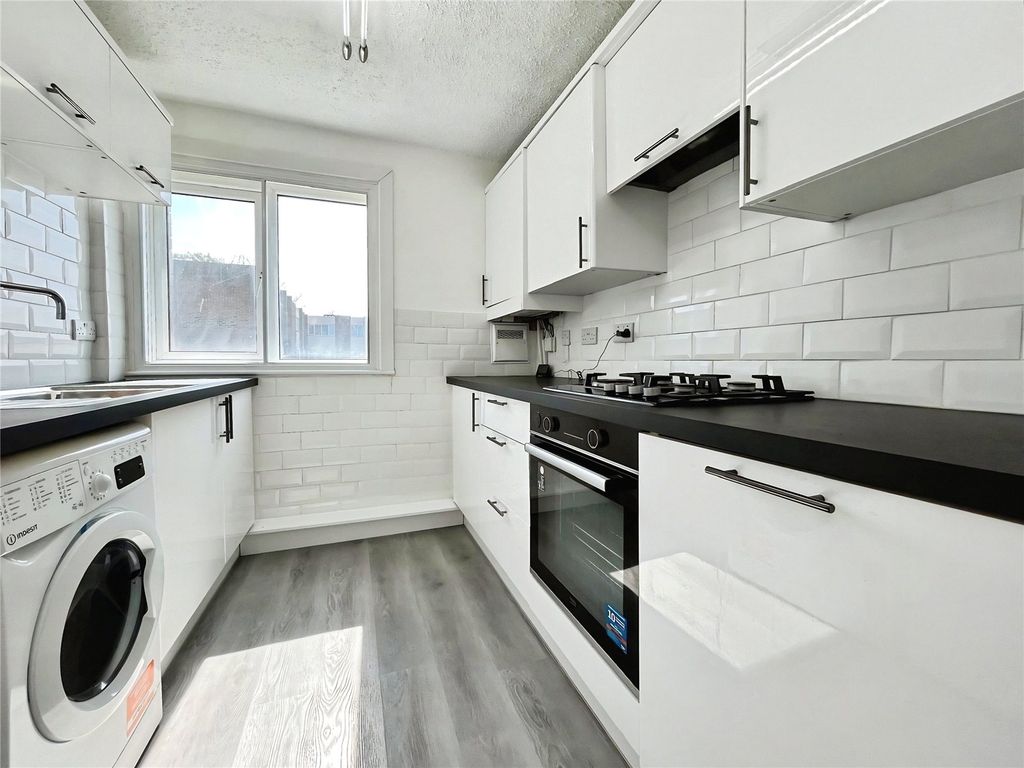 Property photo 3 of 9 Kitchen