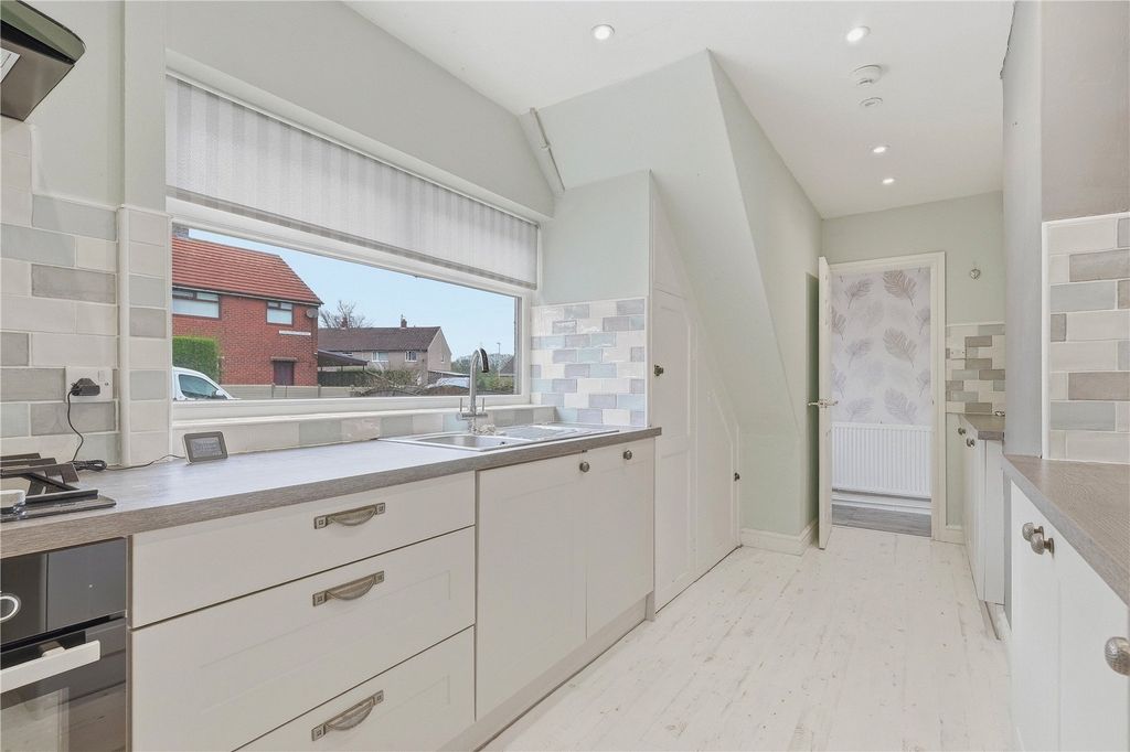 Property photo 2 of 15 Kitchen