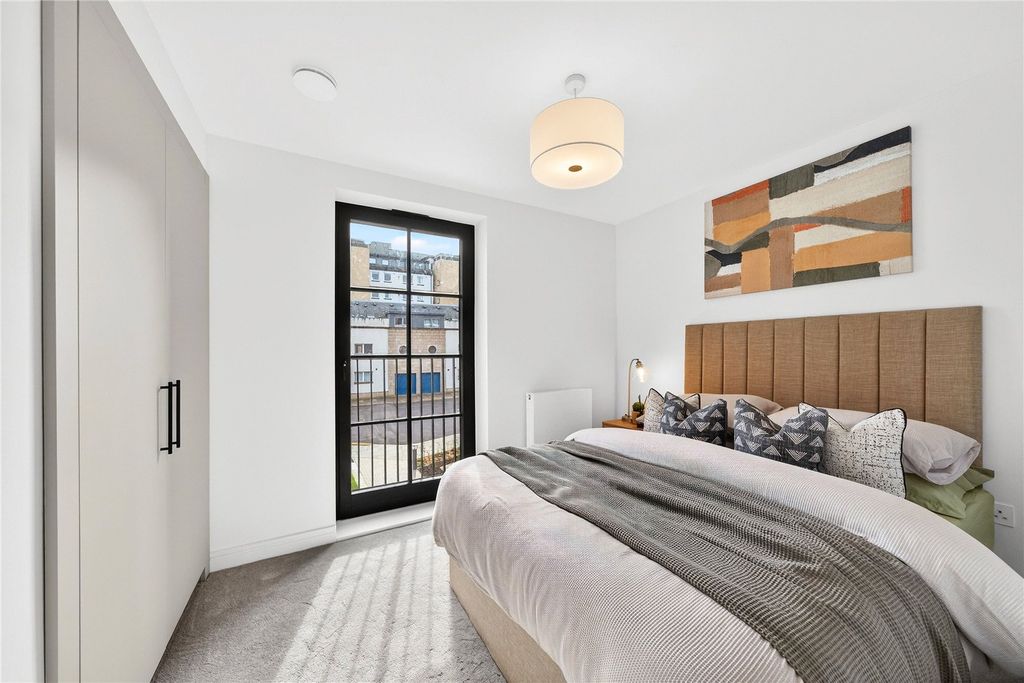 Property photo 1 of 11 Bedroom