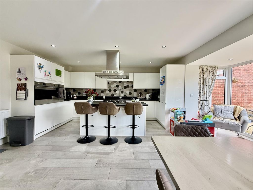 Property photo 2 of 30 2