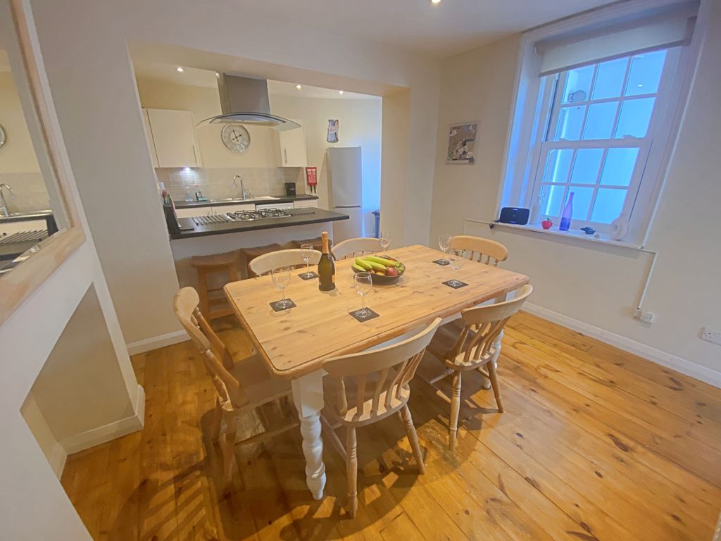 Property photo 3 of 23 Diner/Kitchen