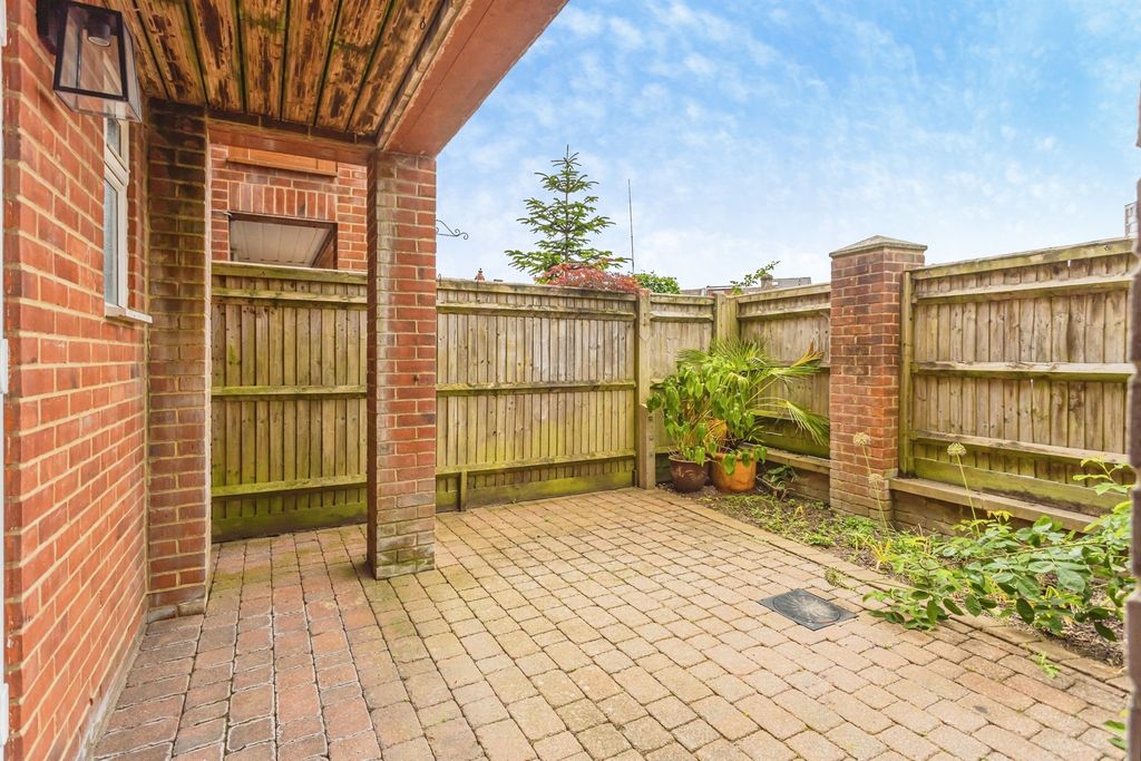 Property photo 2 of 20
