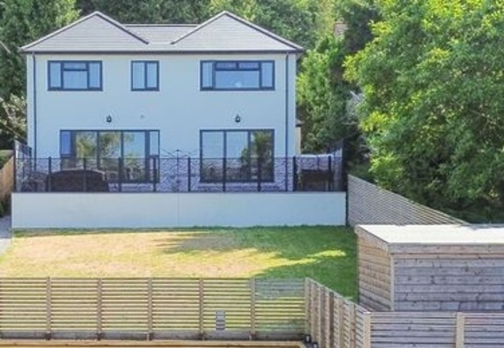 Property photo 1 of 40