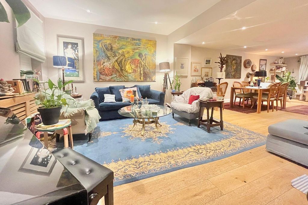 Property photo 2 of 15 Picture No. 33