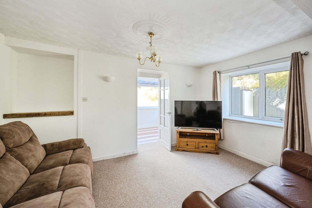 Property photo 3 of 18