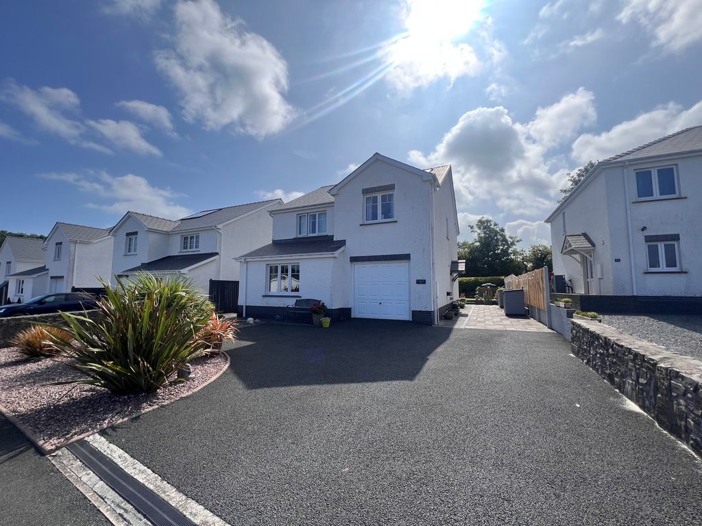 Property photo 2 of 43