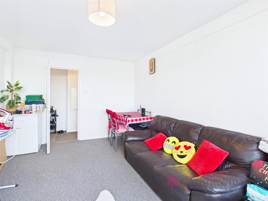 Property photo 3 of 10 Living Room