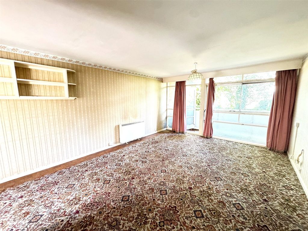 Property photo 3 of 14 Living Room