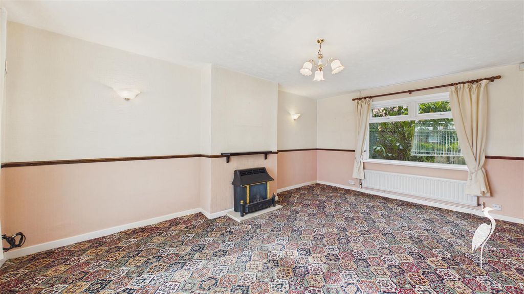 Property photo 3 of 22 Lounge