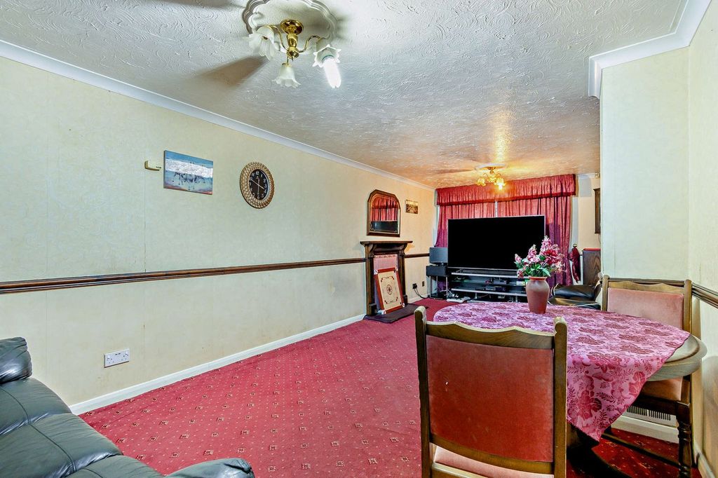 Property photo 2 of 21