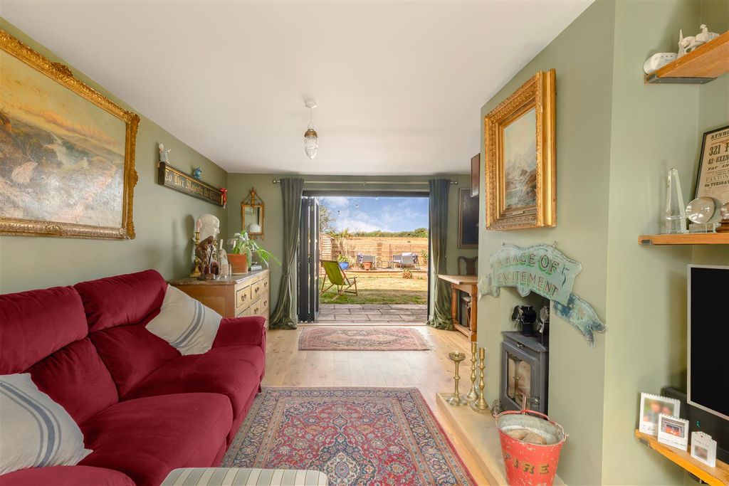 Property photo 3 of 20 4 Astral Row, Greatworth-13.Jpg