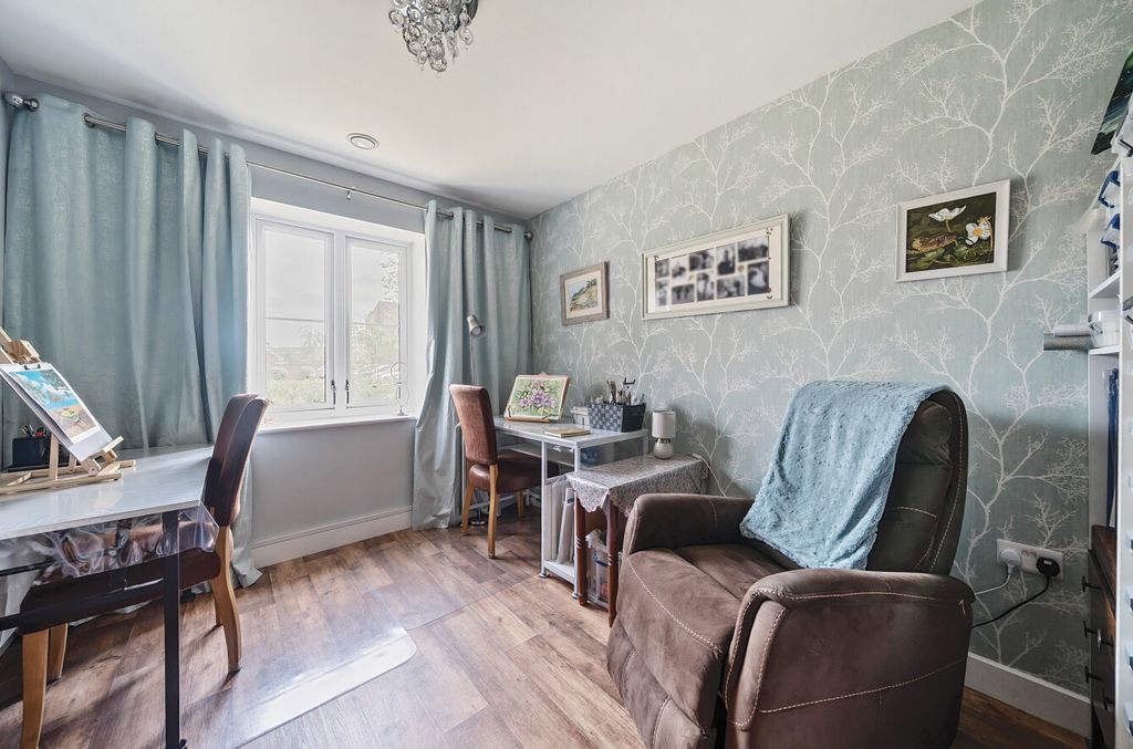 Property photo 3 of 12 1297551-10-683863...