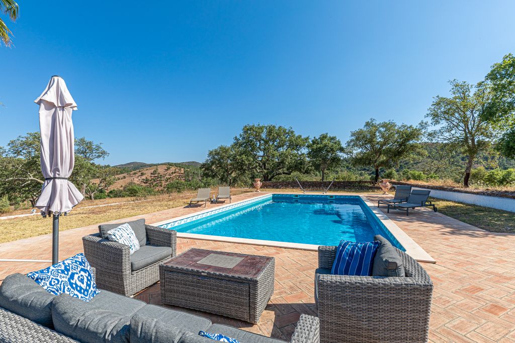 Property photo 2 of 32