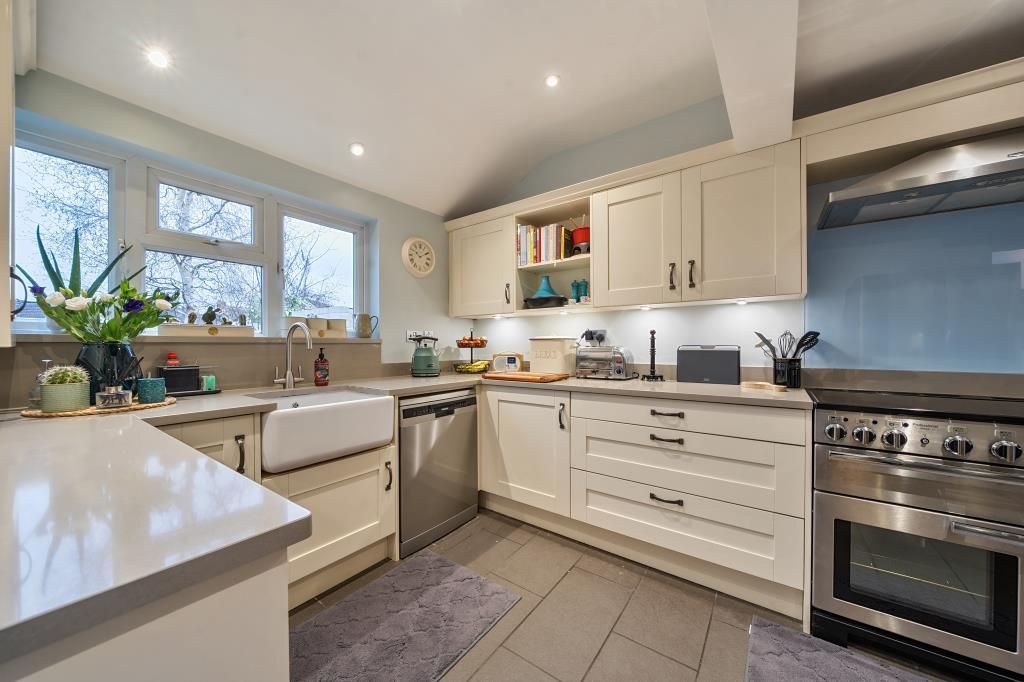 Property photo 3 of 20 Kitchen