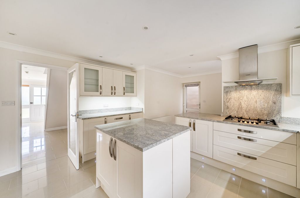 Property photo 2 of 20 148392617