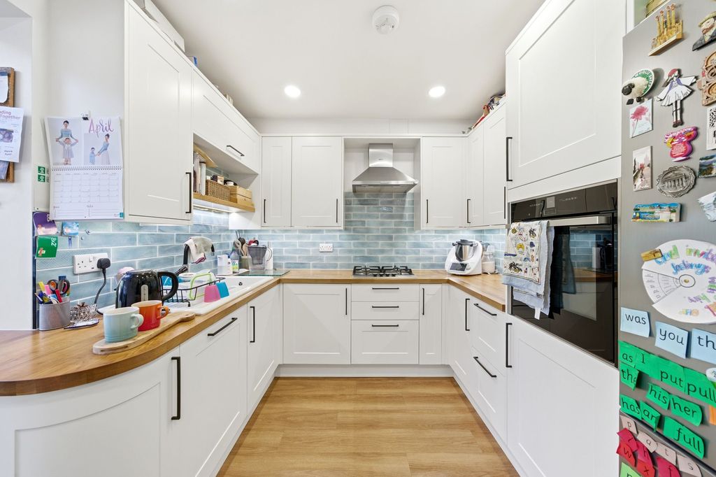 Property photo 2 of 21