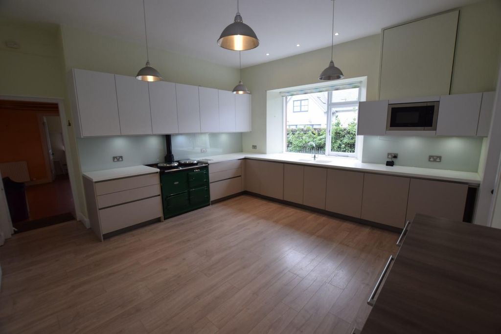 Property photo 3 of 49