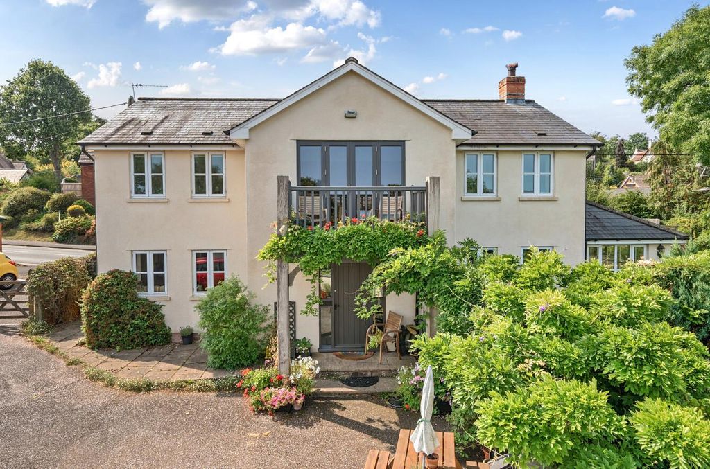 Property photo 1 of 33 Tiverton, Seddons